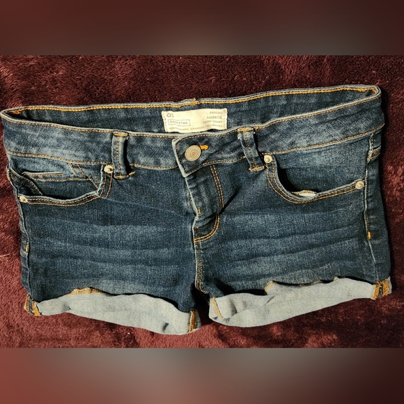 ARDENE SHORTS - Picture 1 of 3